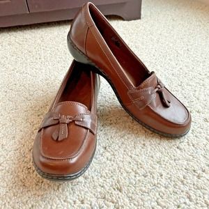 Clarks Ashland Bubble brown leather tassel loafers US 9.5M casual shoes slip ons